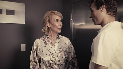 Adult Time - Widowed GILF Erica Lauren Spreads Her Legs &amp, Makes Grocery Boy Her Personal Fuck Toy