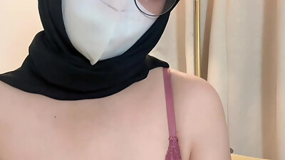 Shake Tight Pussy Virgin Hijab