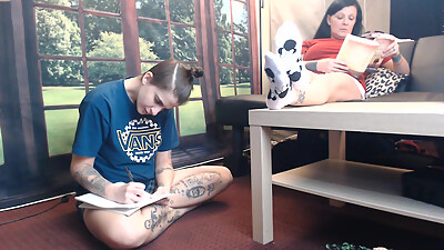 Can',t resist her barefeet