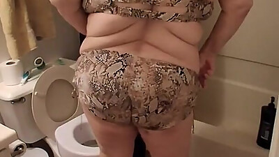 Big Beauty Nurse Vivki Always Showers and Washes Her Hair After Pool!