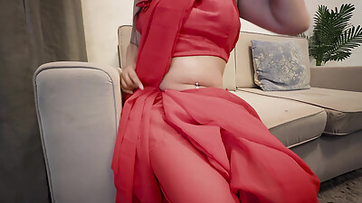 Malkin ke pair daba ke naukar ne seduce Kiya hardcore chudai