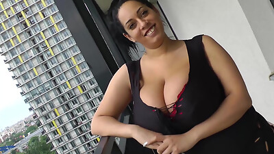 Stacked European Amanda Torres Enjoys Some Nipple Licking and Sucking in Amateur Video