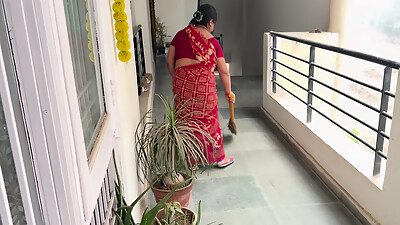 Ghar me kam karane wali maid ko malik ne choda